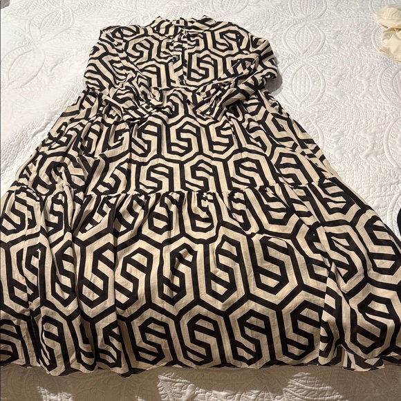 Zara Dresses & Skirts - Zara Black and Cream Long Sleeve Dress